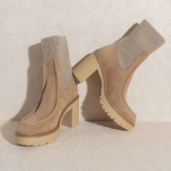 Oasis Society Shoes - NIB THICK LUG SOLE BOOTS WITH COZY SWEATER ANKLES AND FAUX SUEDE SHOE - SIZE 6.5
